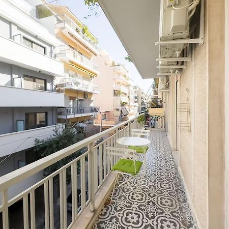 Spacious Urban Apt In The Heart Of Атина Екстериор снимка